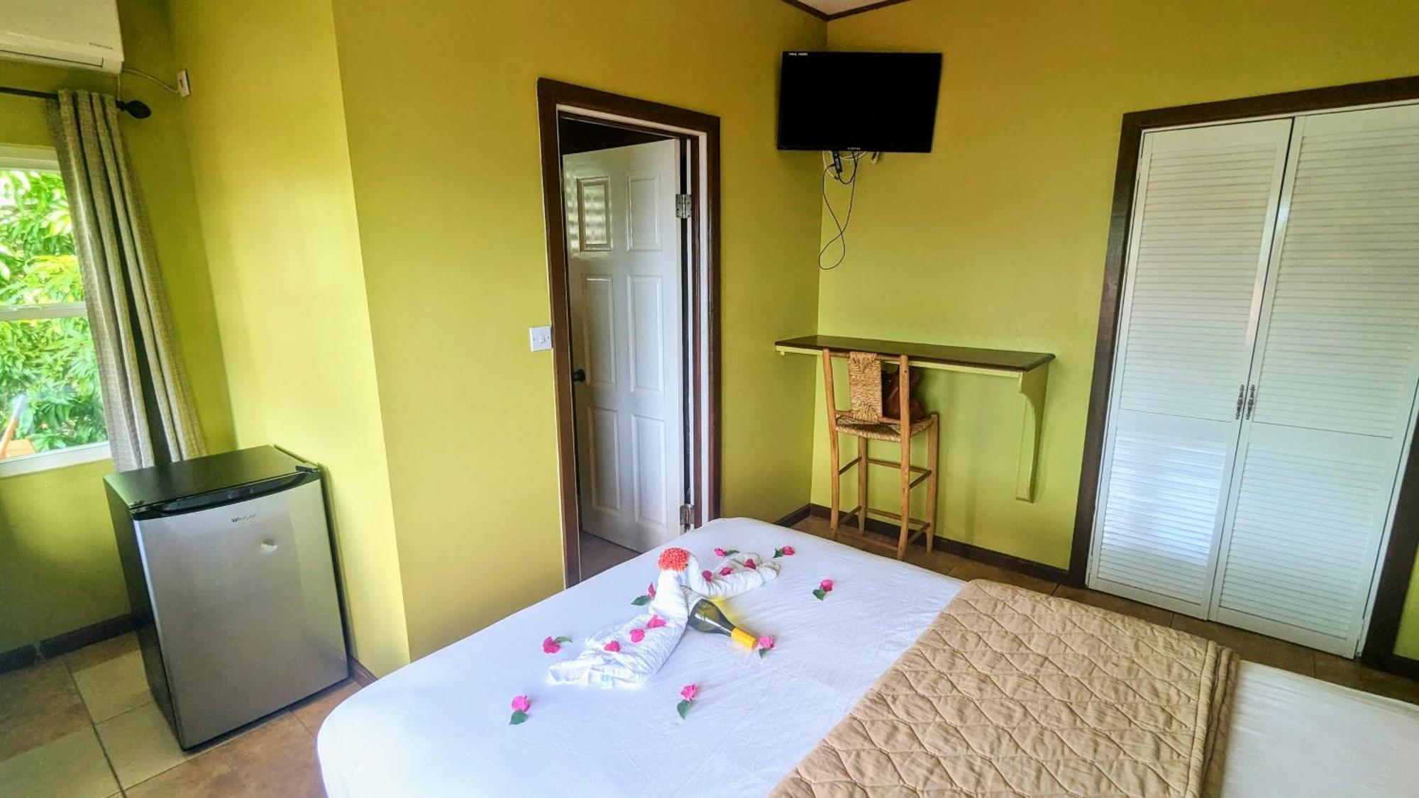 Sunset Lane Hotel Laborie Ruang foto
